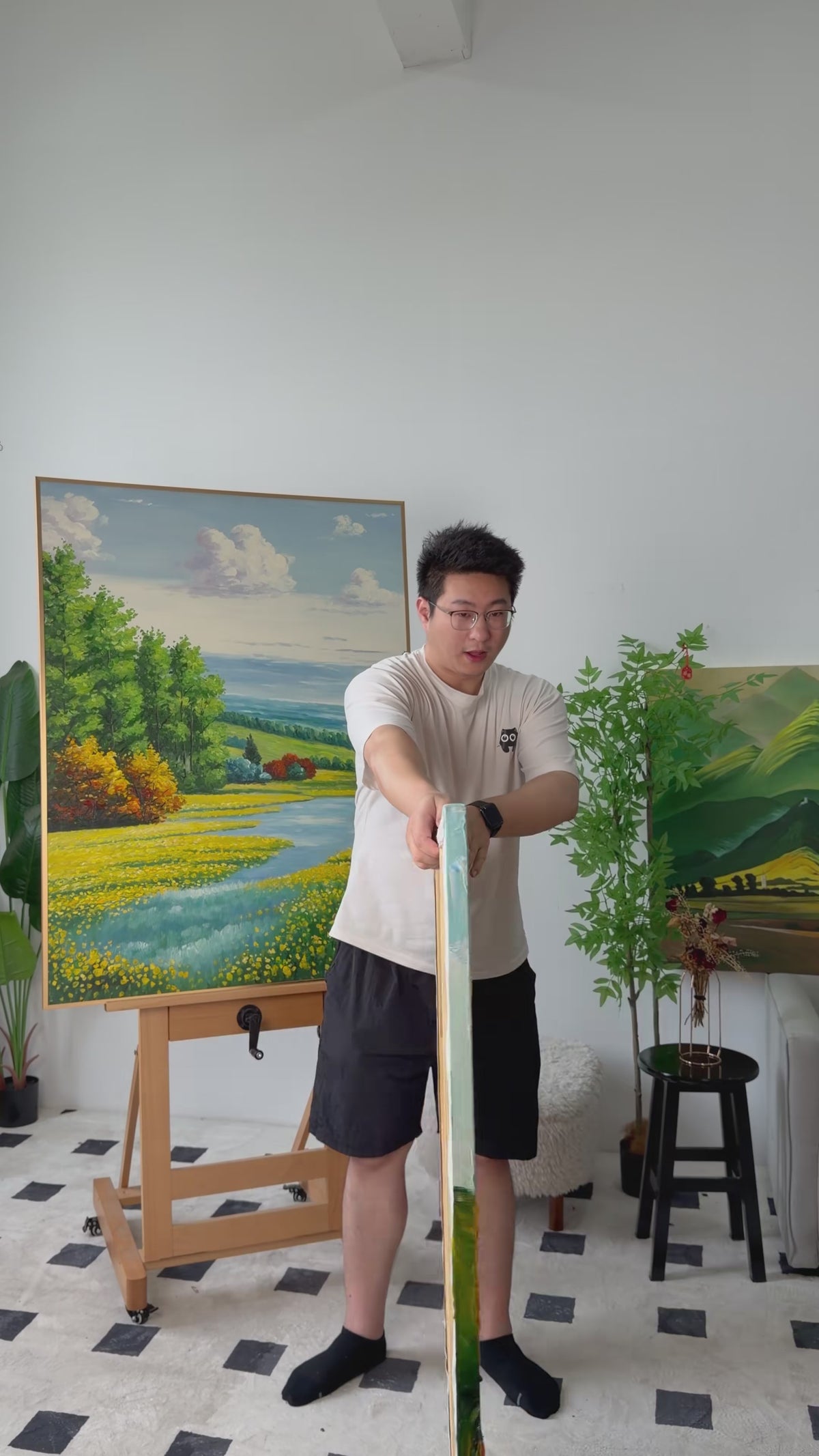 Workshop video showing the hand-painted sunflower field turning from an angled side view to a complete frontal view
