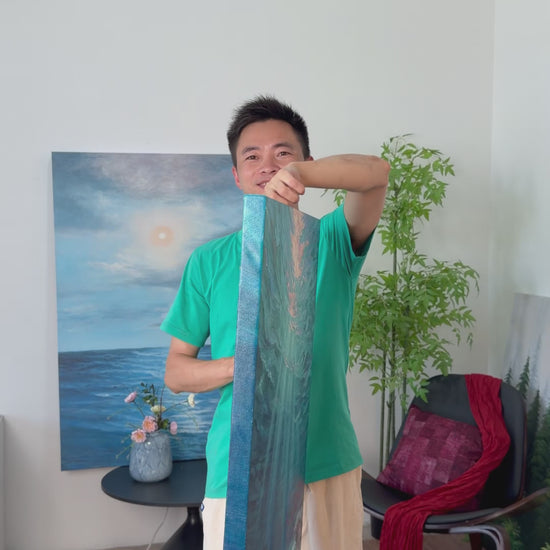 Workshop video showing Deep Blue Reverie turning from its side profile to a complete frontal view